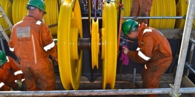 Uitwisselen van schijven op de Thialf van HMC
