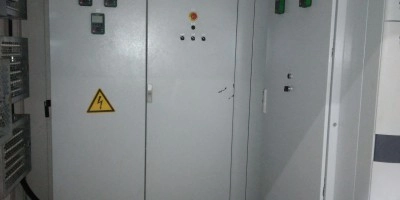 Opbouwen en moderniseren besturingskasten kabel carrousel